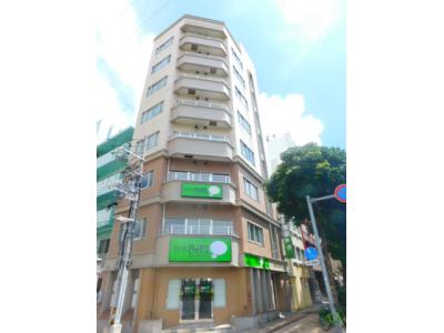 ピタットハウス那覇店 久茂地交差点角
