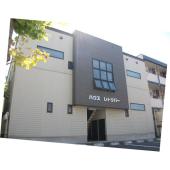 シックな外観