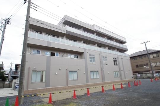 ���L����