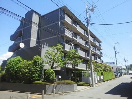 外観タイル張りです。