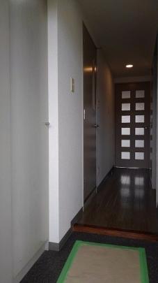 玄関から見た室内