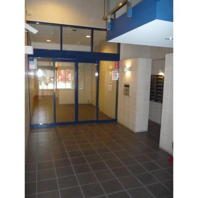 ���L����