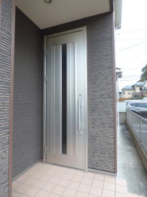 ���L����