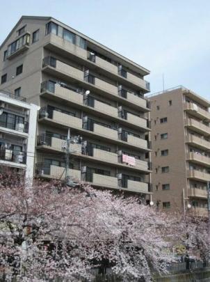 ���L����