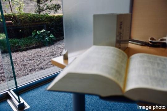 ���L����