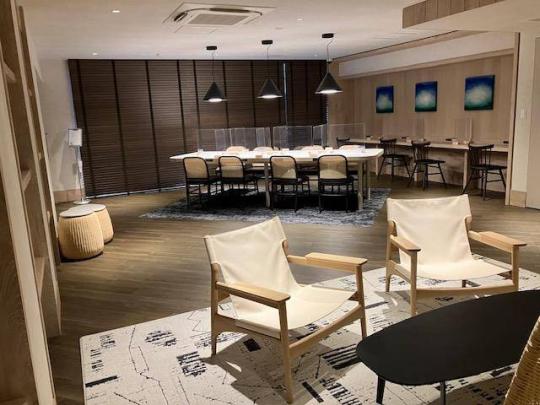 ���L����