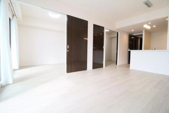 ���r���O