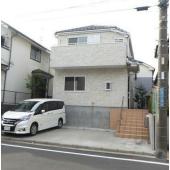 磯子6丁目貸家 外観写真1 駐車場付き一戸建