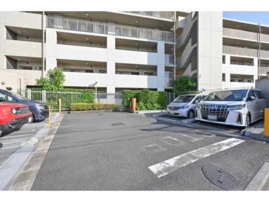 ���L����