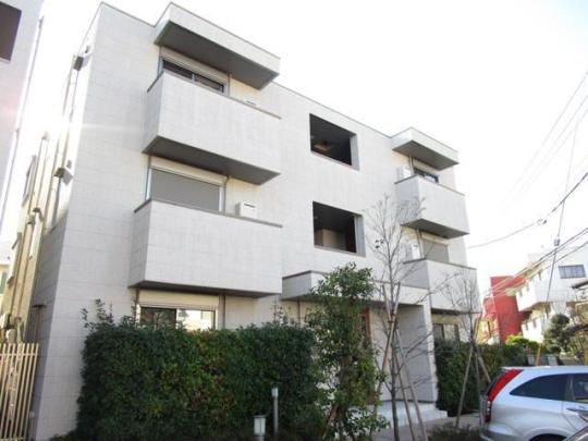 ���L����