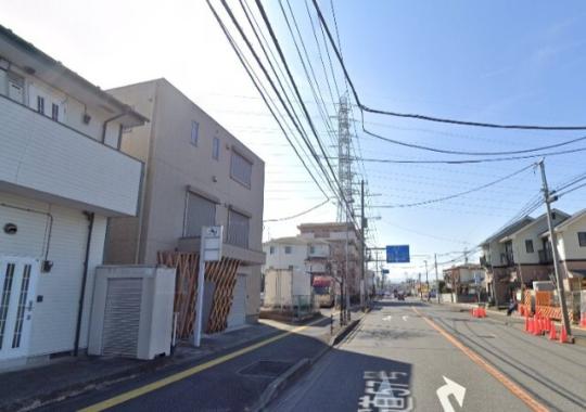 ���L����