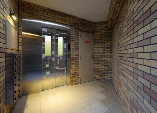 ���L����