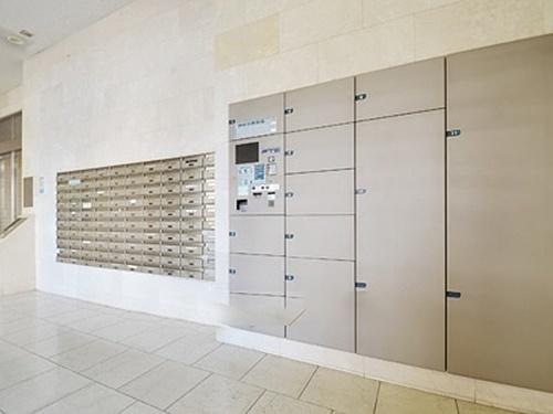 ���L����