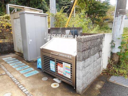 ���L����