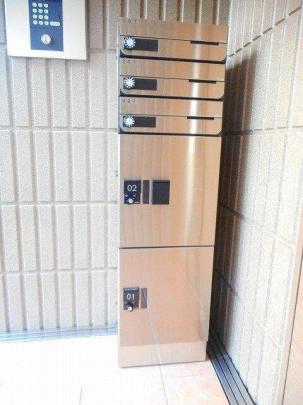 ���L����