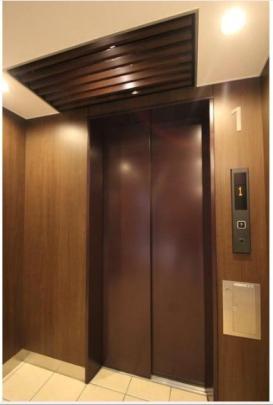 ���L����