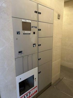 ���L����