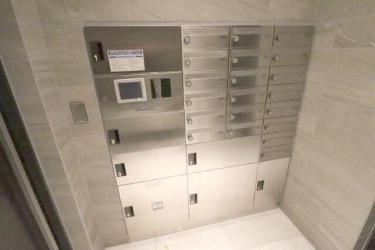 ���L����