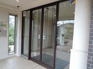 ���L����