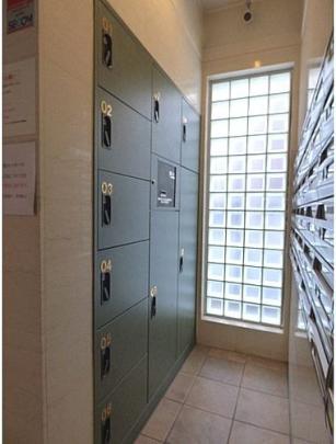 ���L����