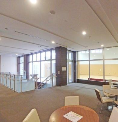 ���L����