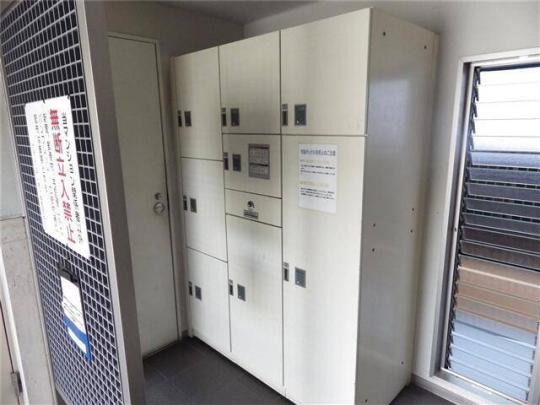 ���L����