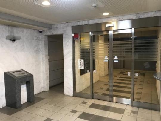 ���L����