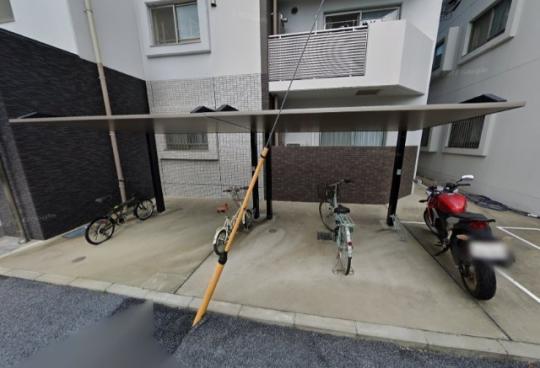 ���L����