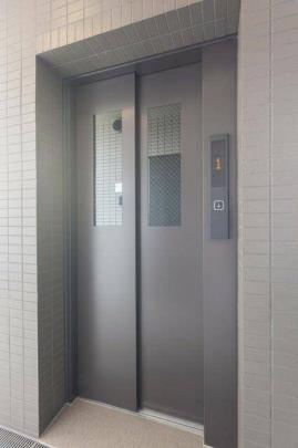 ���L����