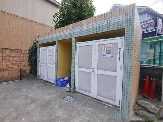 ���L����