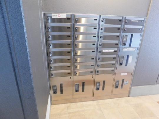 ���L����