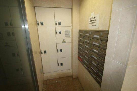 ���L����