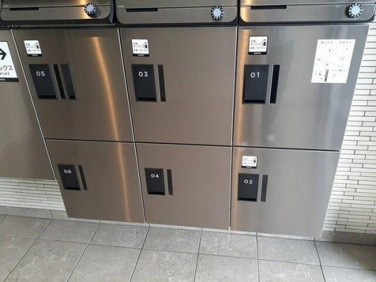 ���L����