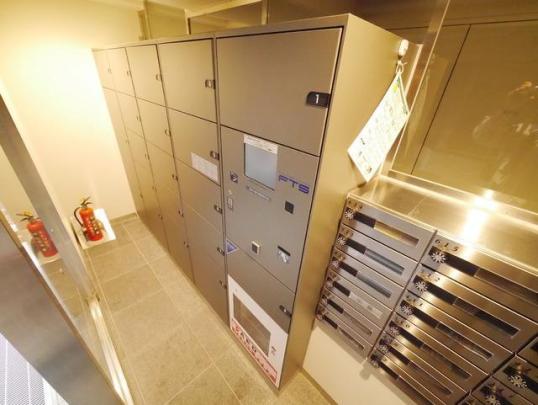 ���L����