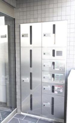 ���L����