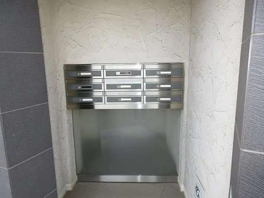 ���L����