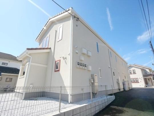 ���L����