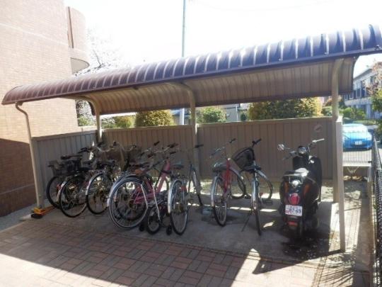 ���L����