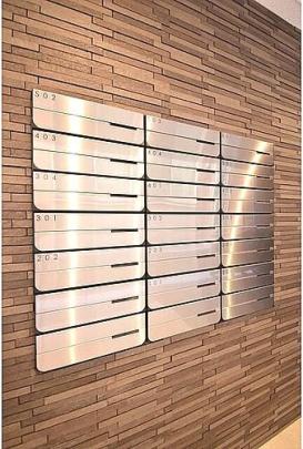 ���L����