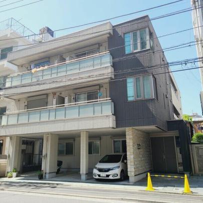 ���L����