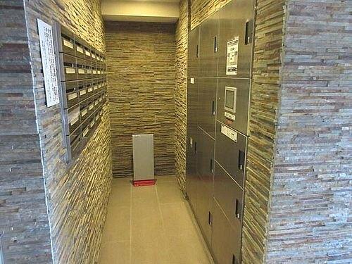 ���L����