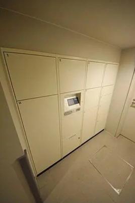 ���L����