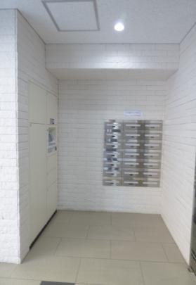 ���L����