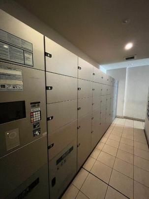 ���L����