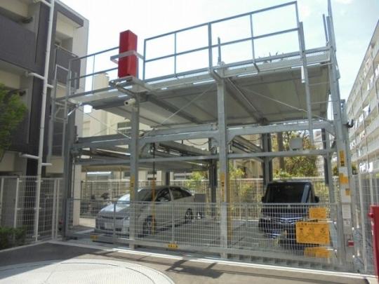 ���L����