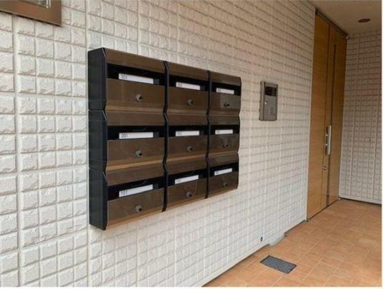 ���L����