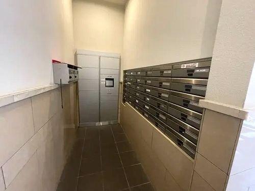 ���L����