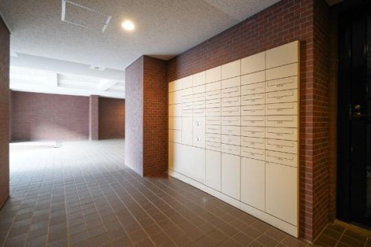 ���L����