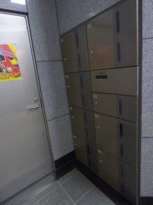 ���L����