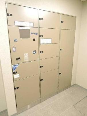 ���L����